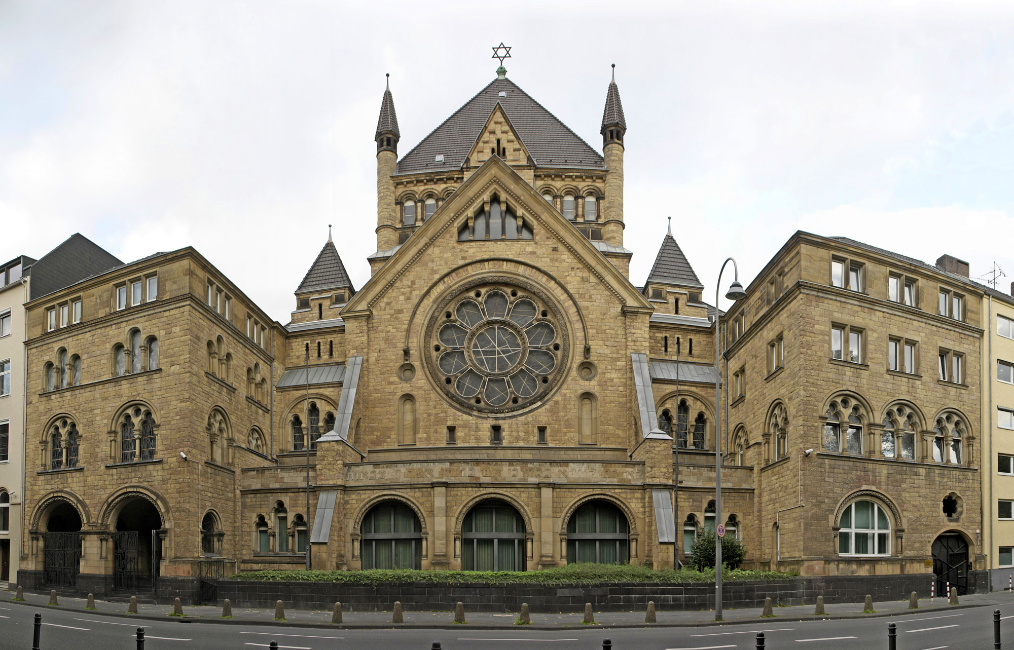 ACK Köln und Stadtdechant Robert Kleine verurteilen Angriffe auf Synagogen und Antisemitismus