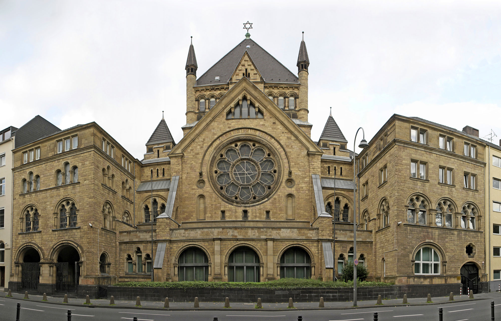 You are currently viewing ACK Köln und Stadtdechant Robert Kleine verurteilen Angriffe auf Synagogen und Antisemitismus